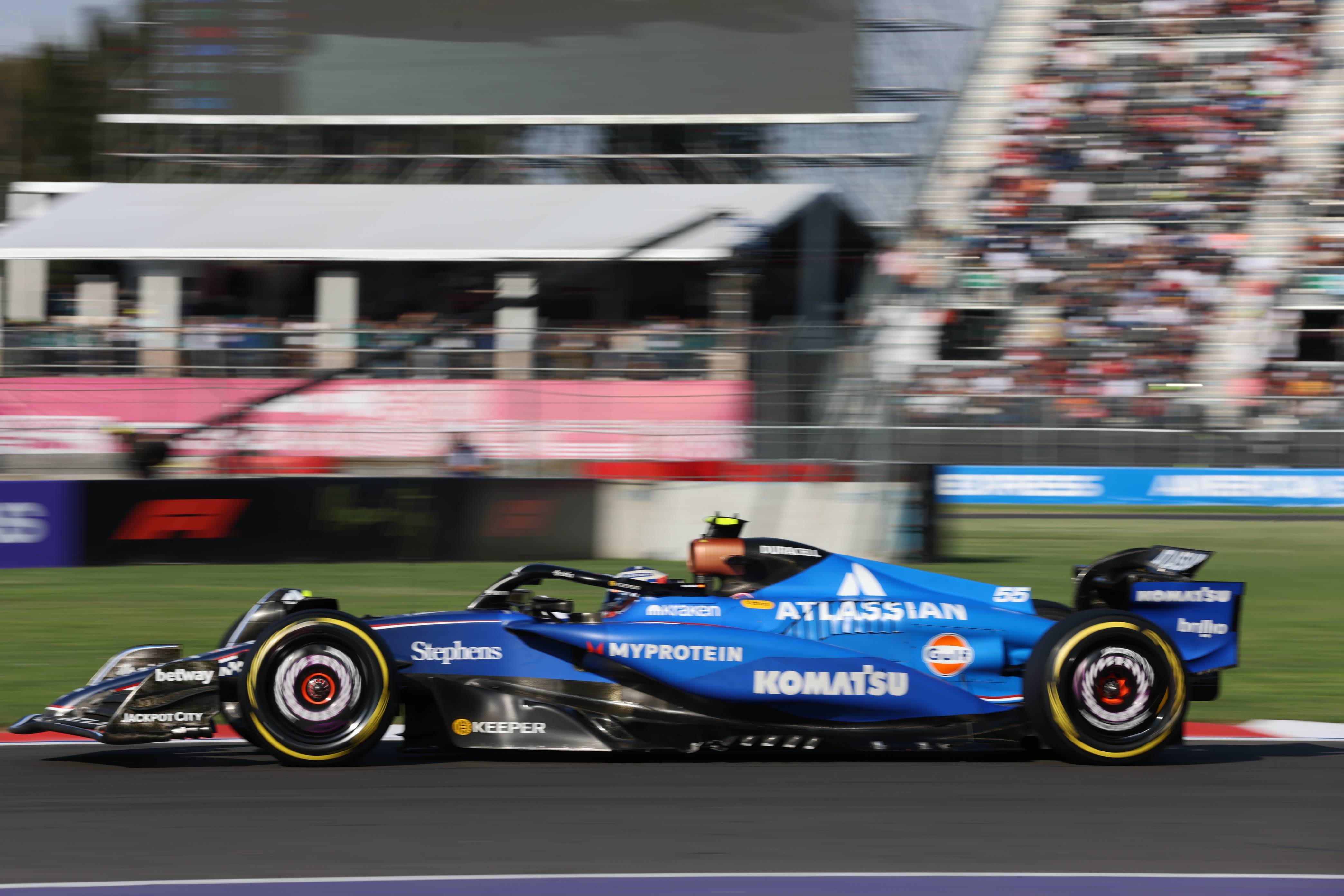 索伯车队横扫迈凯伦，塞恩斯刷新纪录