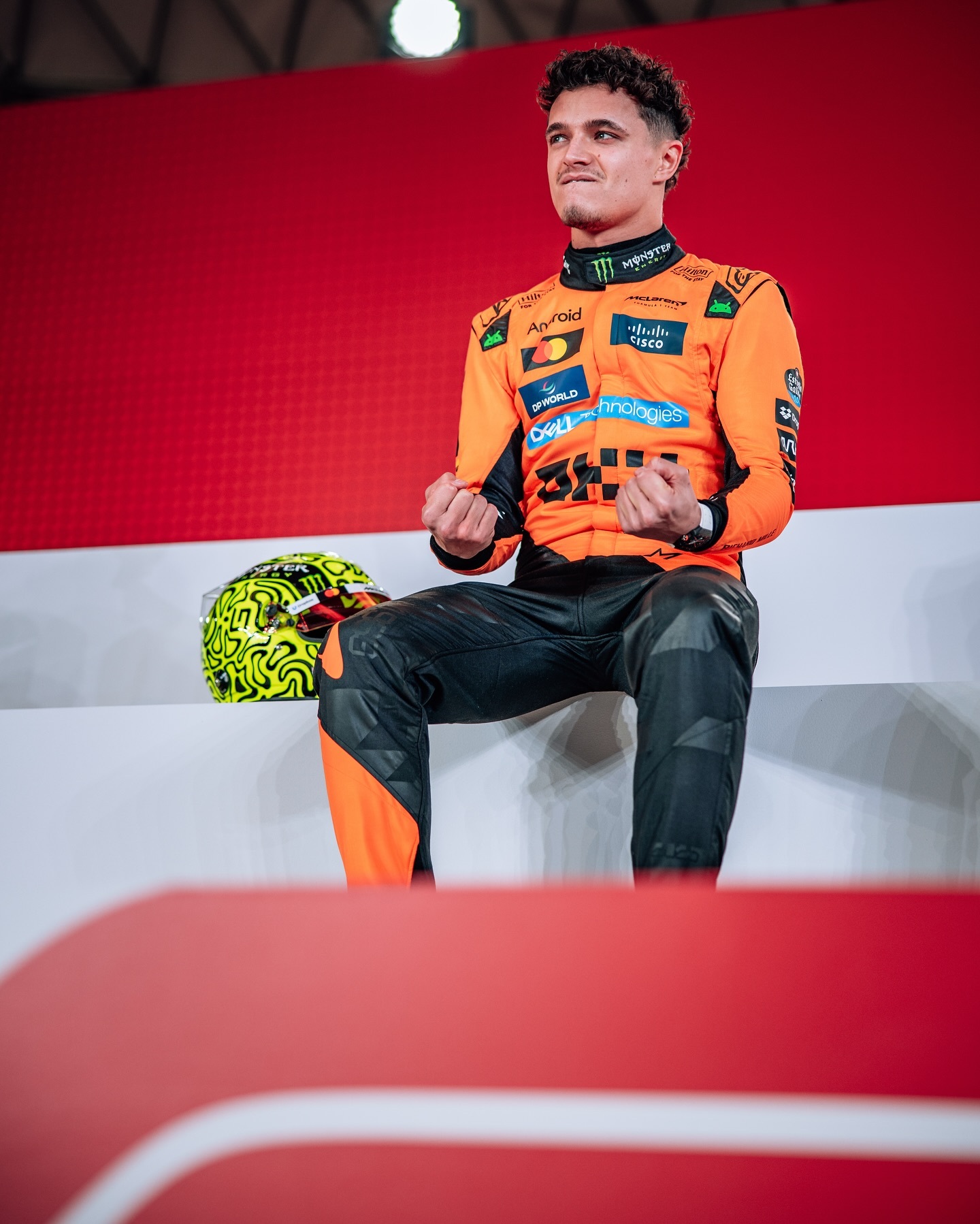 开云官方app入口-梅赛德斯轻取哈斯车队，汉密尔顿扛起全队