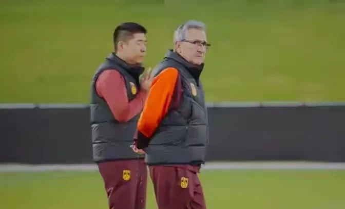 上海队遭遇失利，主教练表示球队还需进步